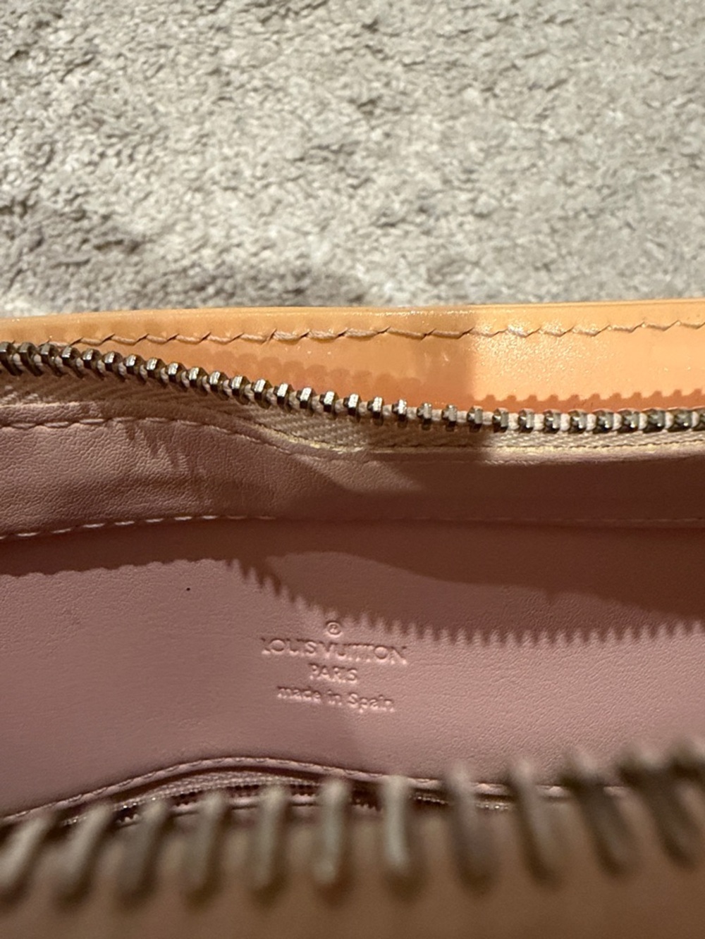 Louis Vuitton Vernis Houston Tote with Tan Handles - Picture 6 of 16